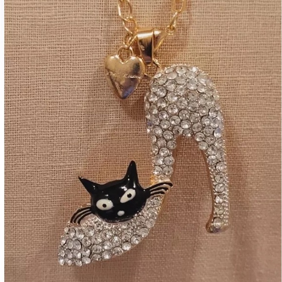 Betsey Johnson Jewelry - Adorable NWT 3D Betsey Johnson necklace. Stiletto with cat.